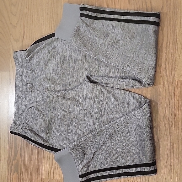 2 pairs of boys Adidas pants - Picture 5 of 7